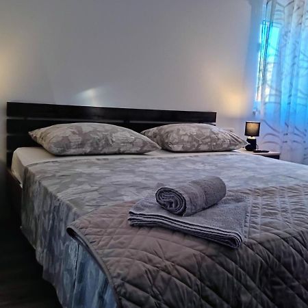 Apartmentt Vinko Bilota Seget Vranjica Exterior photo